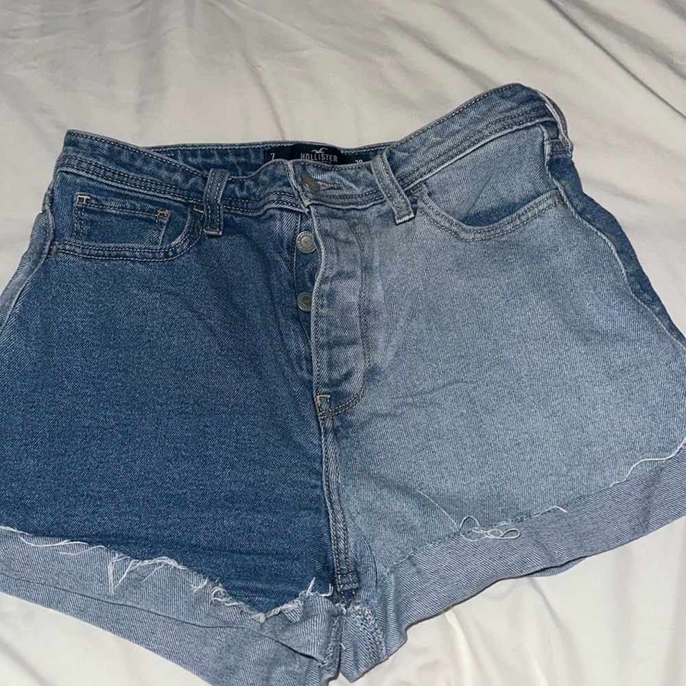 Hollister 2 toned Jean shorts!!